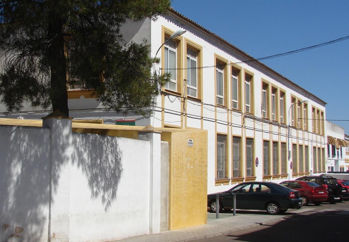 La carpintería de San Roque y el gimnasio de Espronceda continúan a la espera