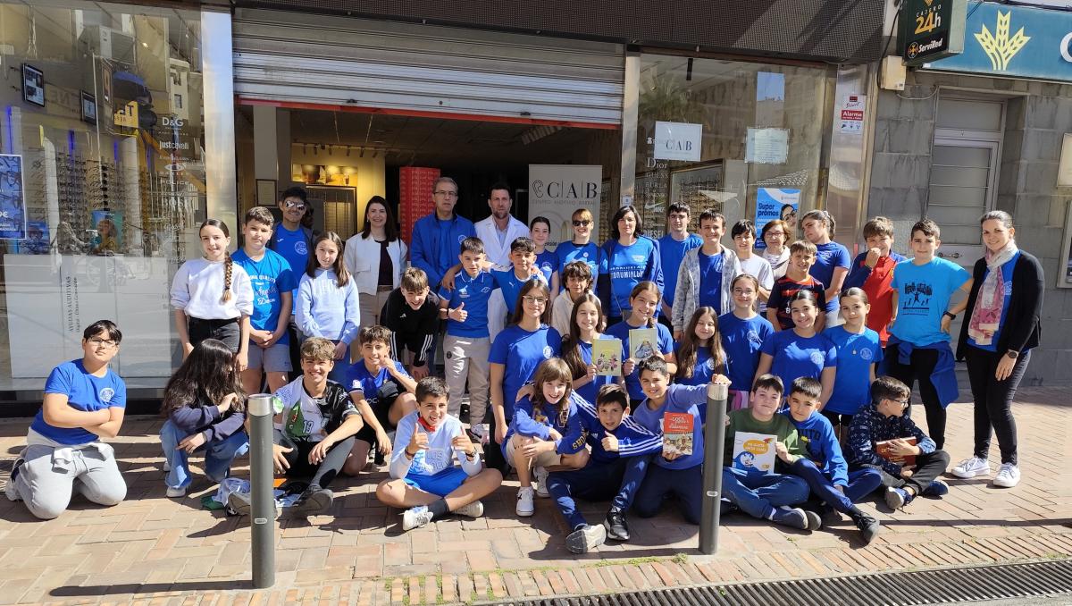Barrau adquiere los 2.100 libros del mercadillo solidario del Antonio Machado