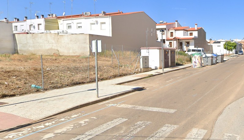 El Ayuntamiento cederá una parcela a la Junta para el plan ‘Habita Extremadura’