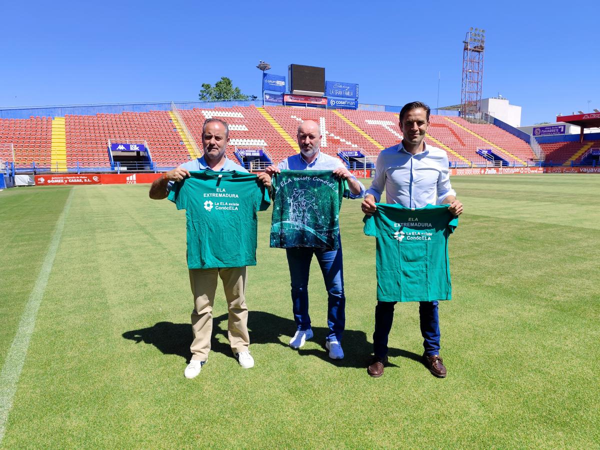 Veteranos del Extremadura y del Badajoz se unen en un partido para visibilizar la ELA