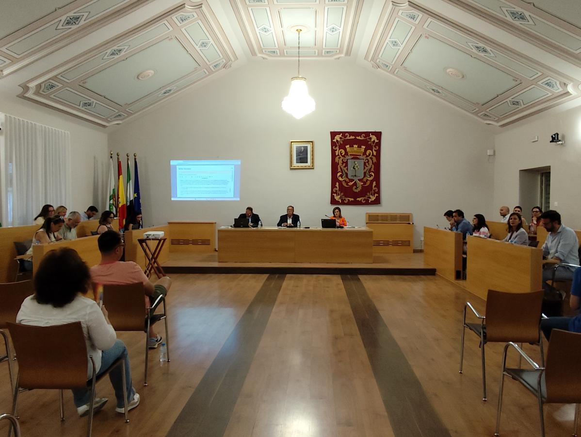 El Pleno aprueba el plan de igualdad con los votos favorables de PSOE y PP