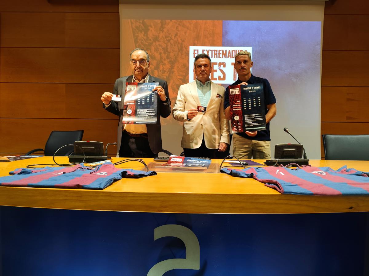 Los aficionados del Extremadura podrán renovar sus abonos a partir del lunes