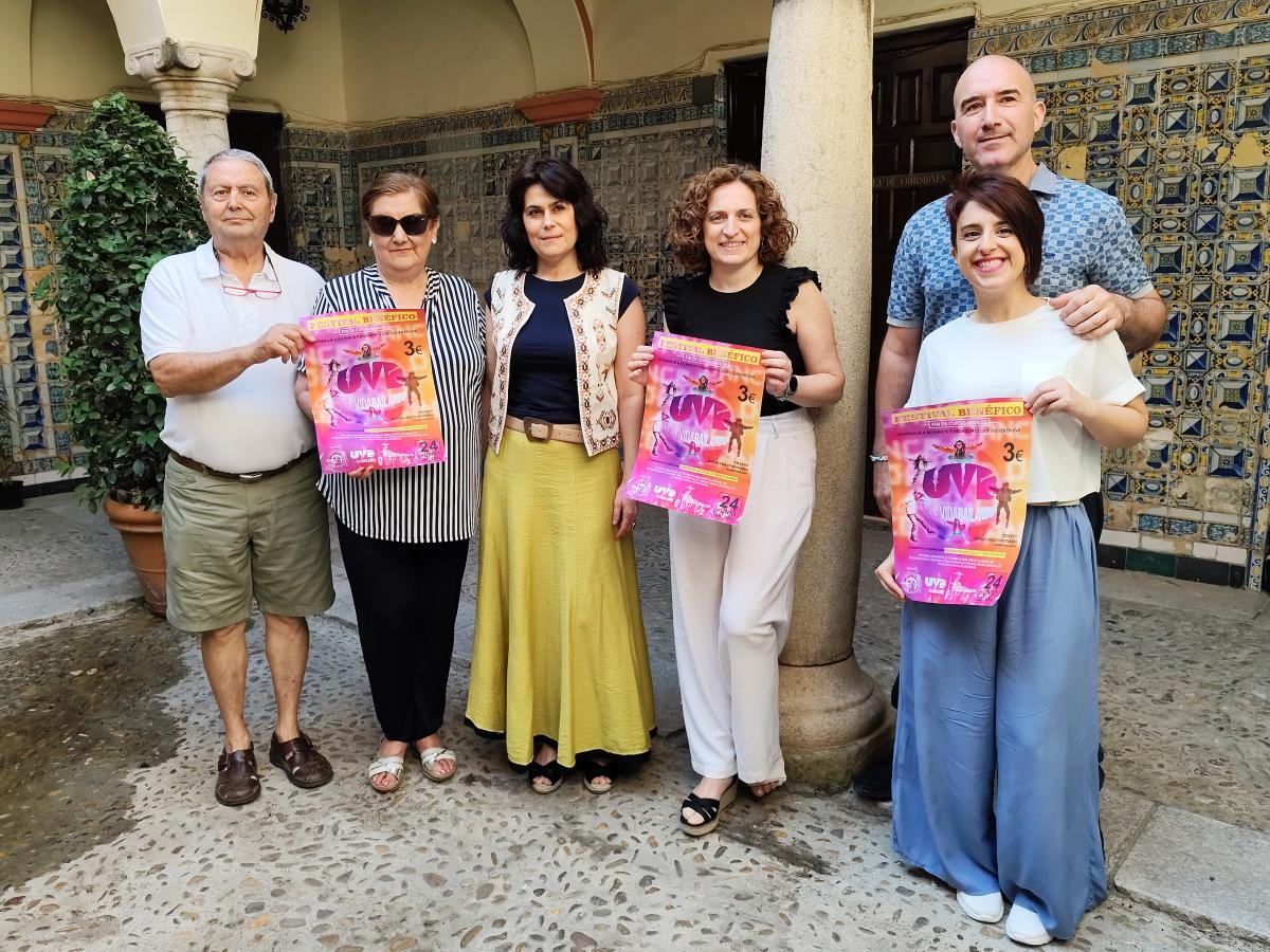 La academia de ‘Elena y Perera’ recauda fondos para la Oncológica en una gala