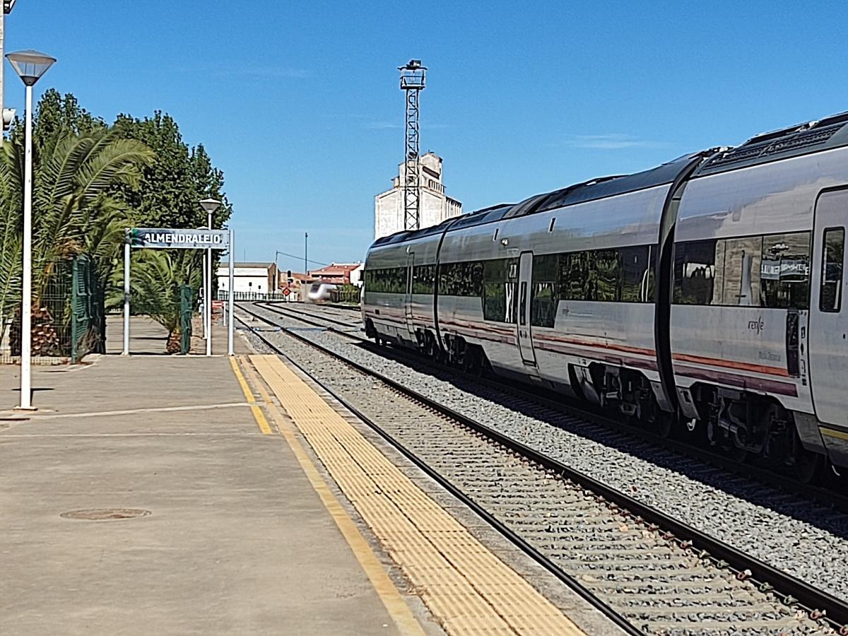 Renfe establece la circulación de veinte autobuses entre Mérida y Almendralejo