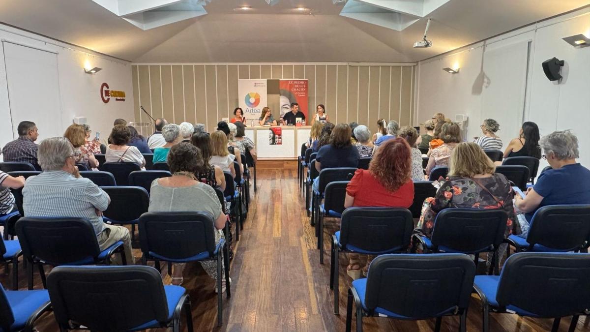 Las novelas finalistas del Dulce Chacón se presentan en Almendralejo y Zafra