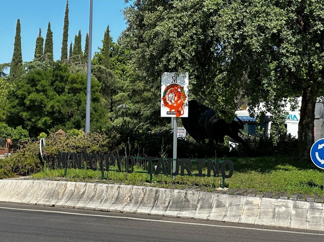 VOX Almendralejo condena el ataque vandálico al monumento de Ciudad Taurina