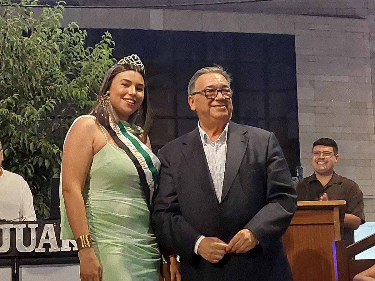 Alba Lavado Sánchez es desde el sábado la reina de la barriada de La Paz 