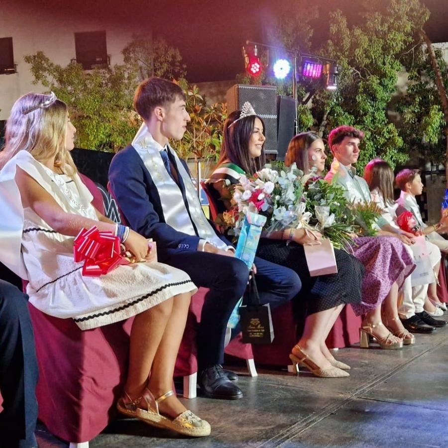 Miriam Rubio representa a la zona del Mercado como reina de la barriada