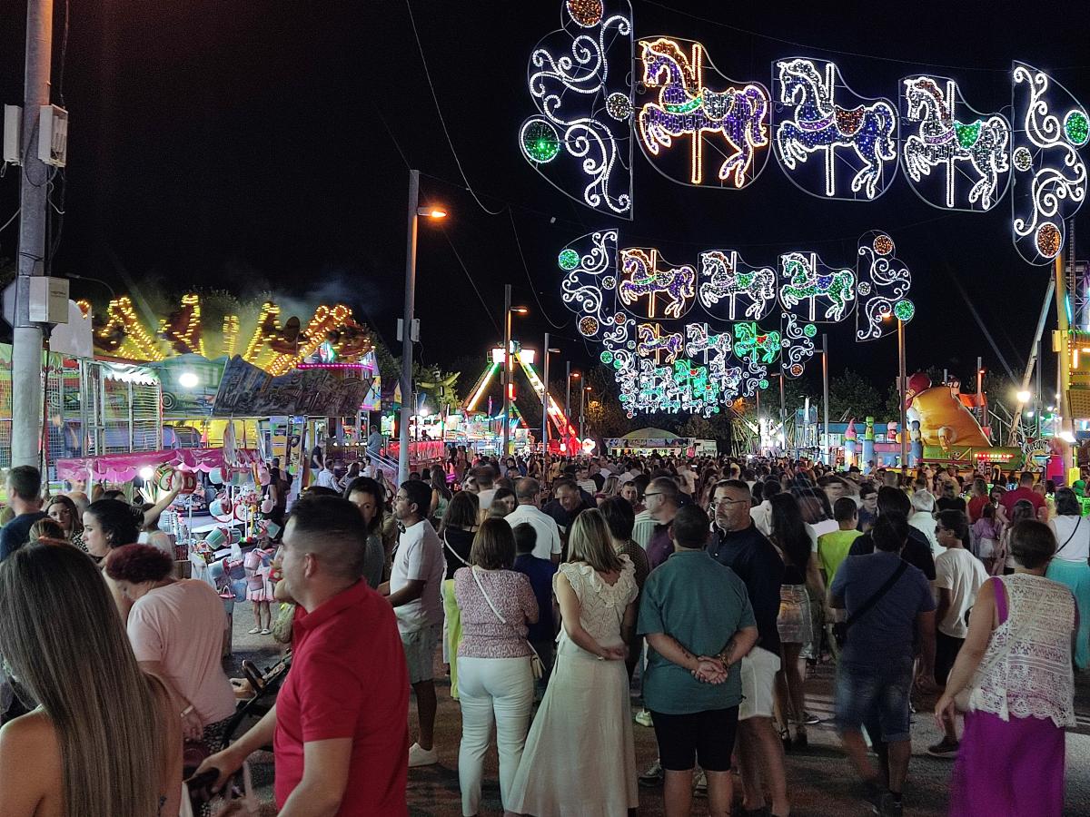 Adjudicado el alumbrado extraordinario de la feria y Navidad por dos años