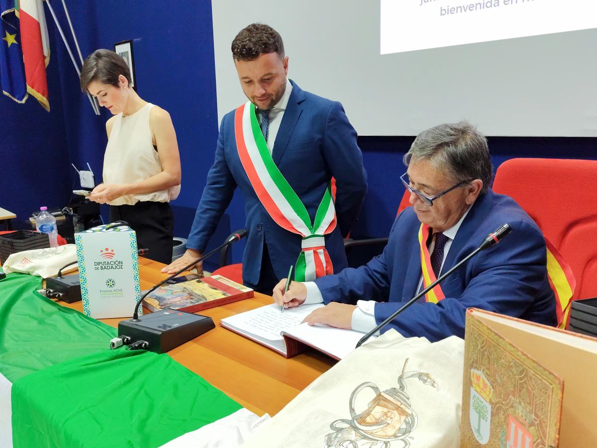 Almendralejo afianza su hermanamiento con el municipio italiano de Ceprano