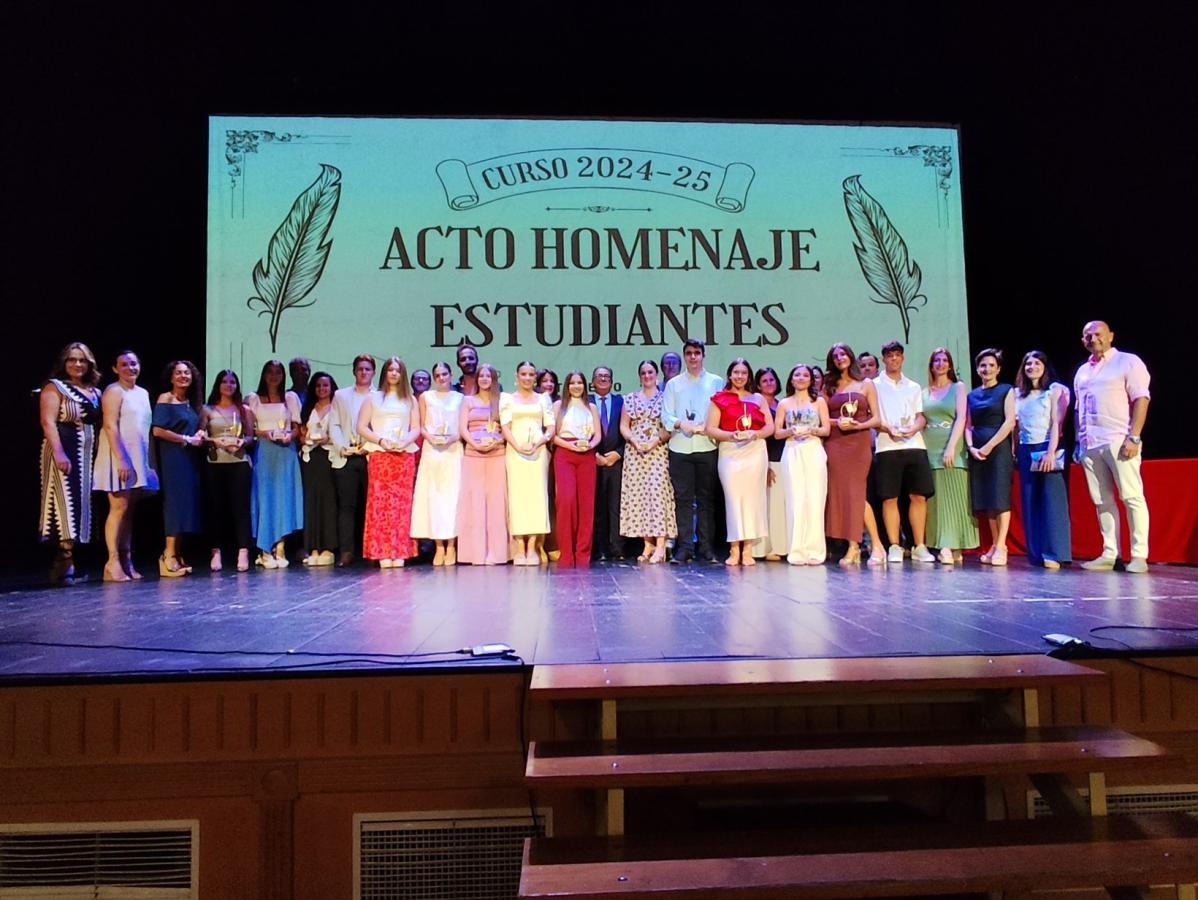 15 alumnos reciben un reconocimiento a los mejores expedientes académicos