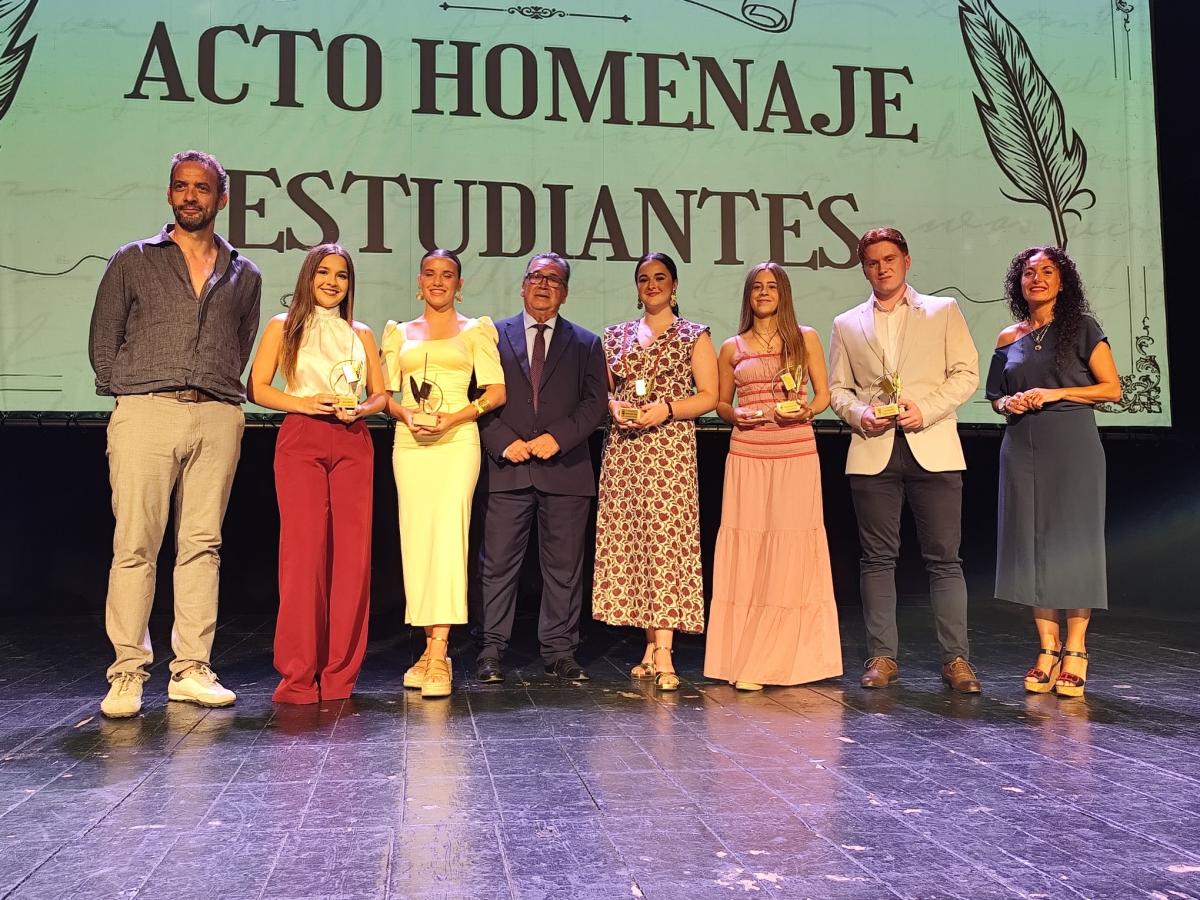 15 alumnos reciben un reconocimiento a los mejores expedientes académicos