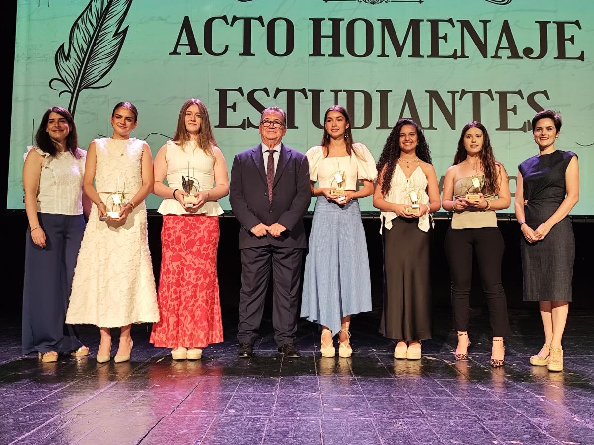 15 alumnos reciben un reconocimiento a los mejores expedientes académicos