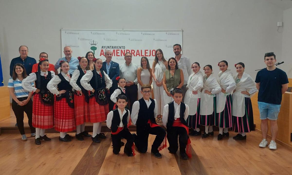 Santi Barragán inaugura Festibarros como antesala de las fiestas patronales