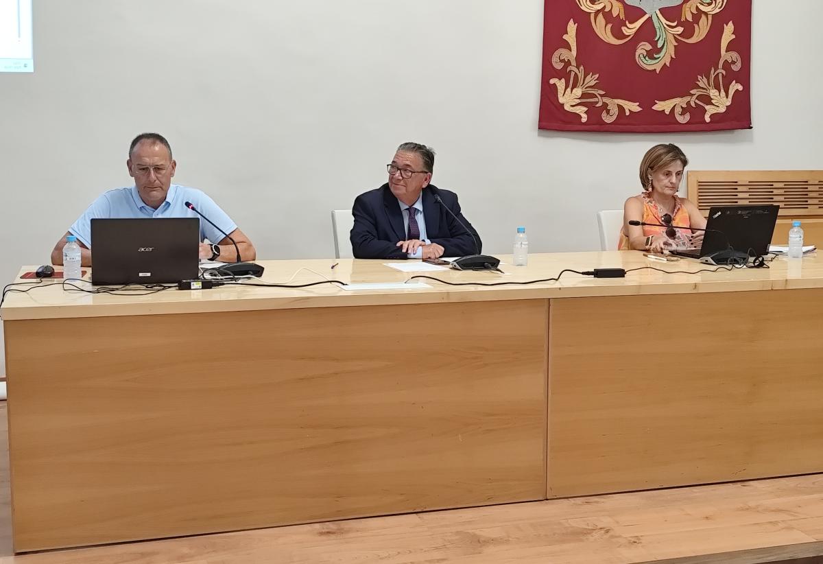 El alcalde califica de “convocatoria trampa” las ayudas para la eficiencia de los colegios