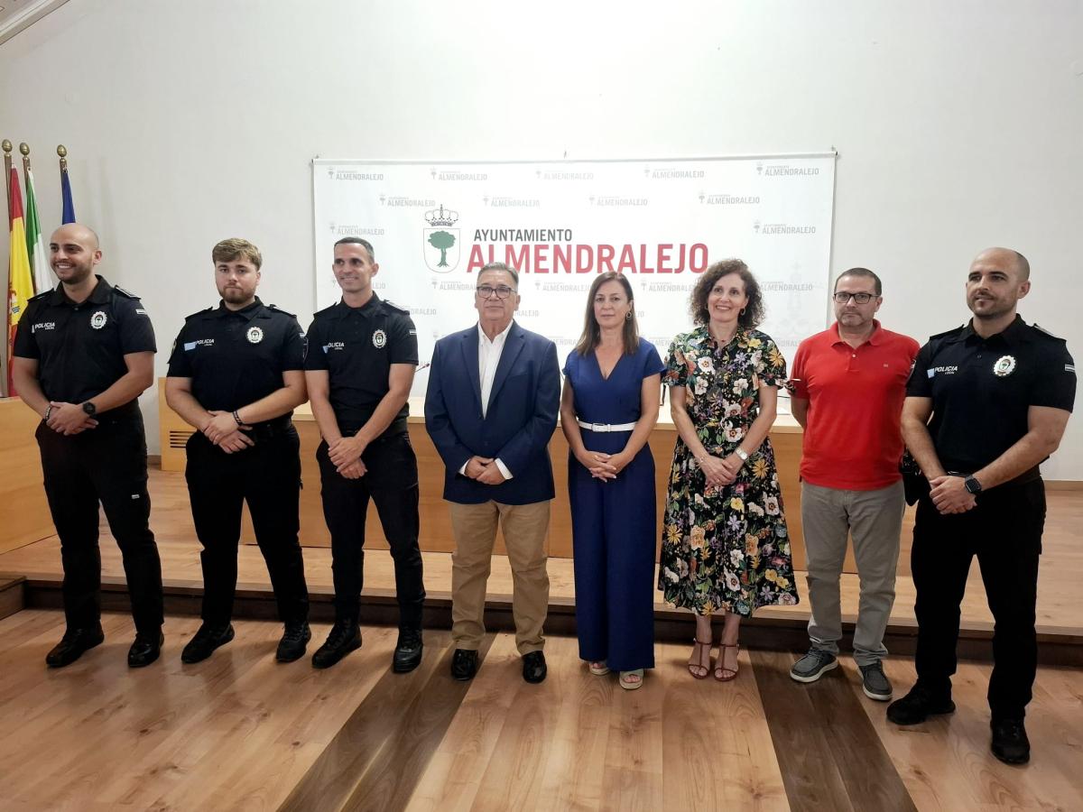 Tres nuevos agentes se incorporan a la plantilla de la Policía Local 