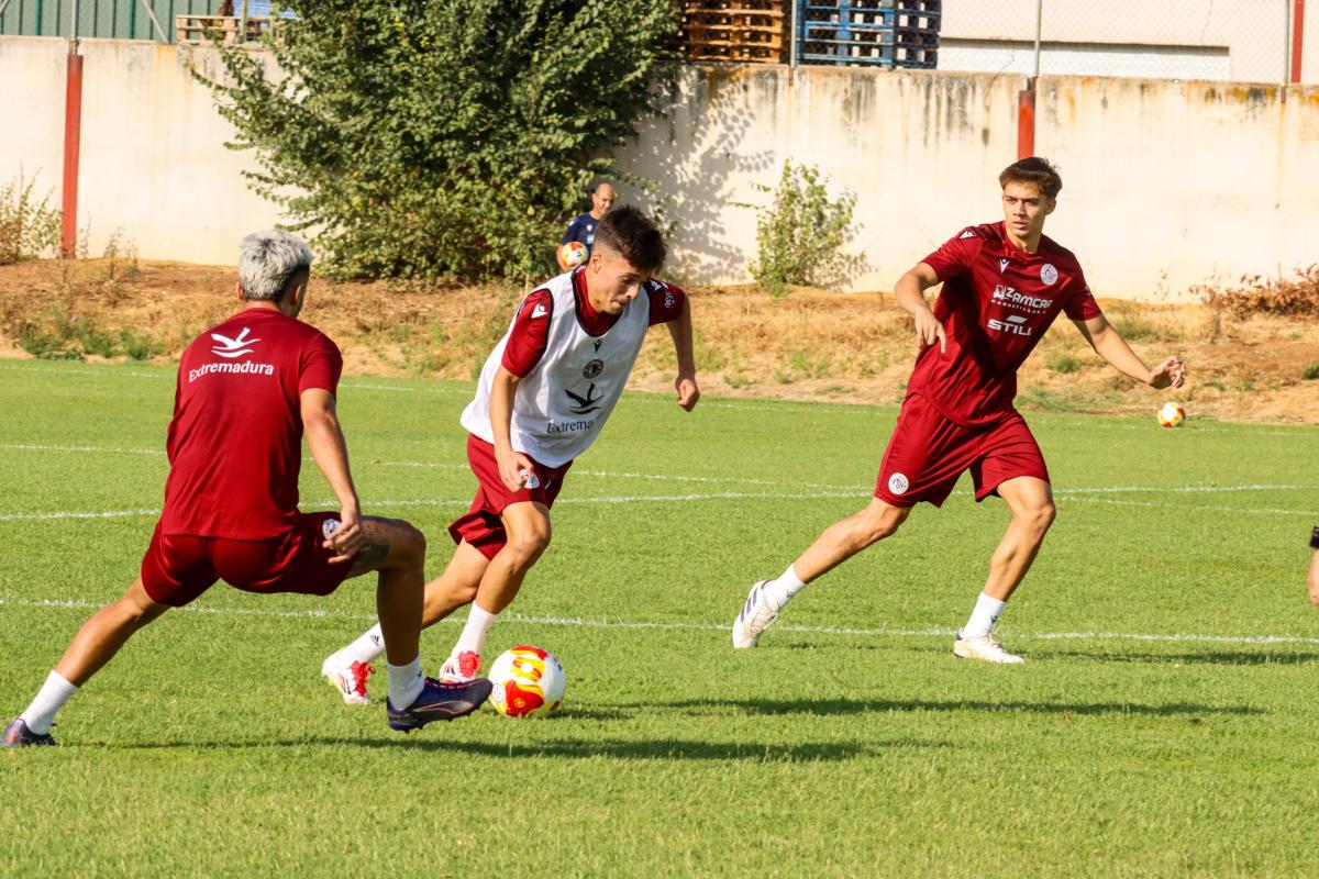 El Extremadura comenzará la temporada el 7 de septiembre en el Francisco de la Hera
