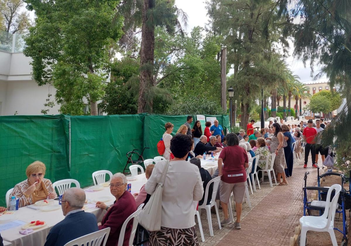 Diferentes colectivos rinden homenaje a sus mayores en el día de los abuelos