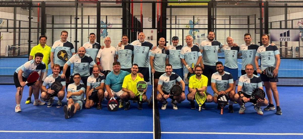 La liga de pádel se inicia este curso con casi medio centenar de participantes