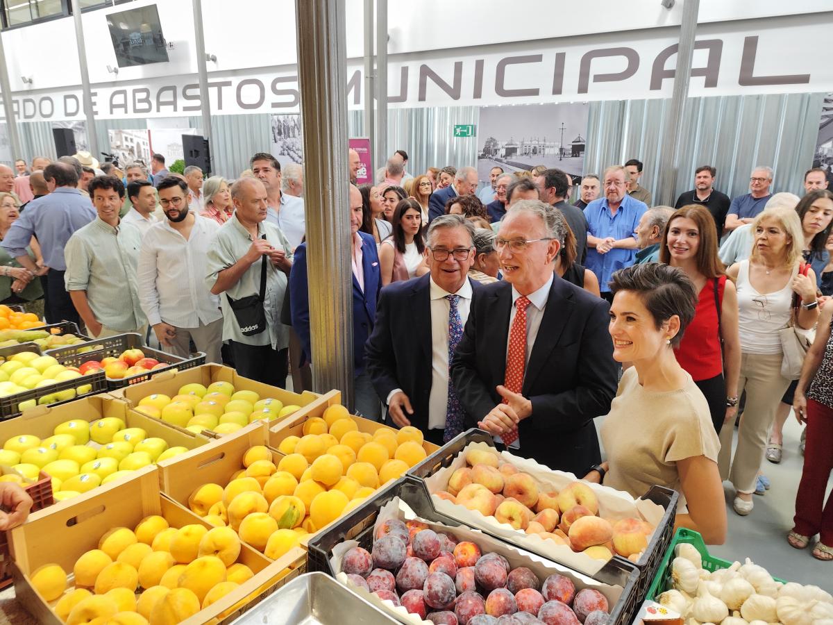El  mercado municipal regresa a su ubicación original tras una reforma de 2,8 millones