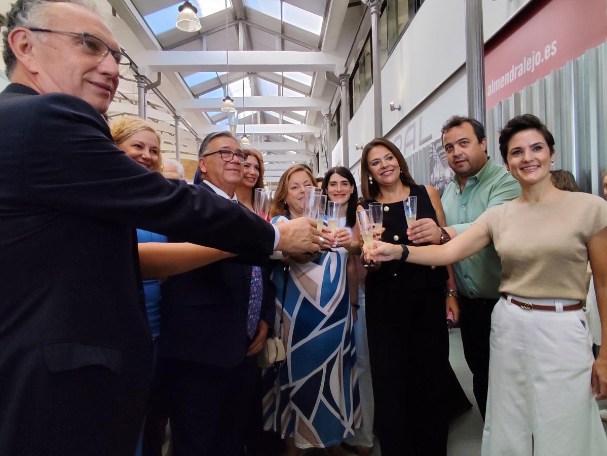 El  mercado municipal regresa a su ubicación original tras una reforma de 2,8 millones