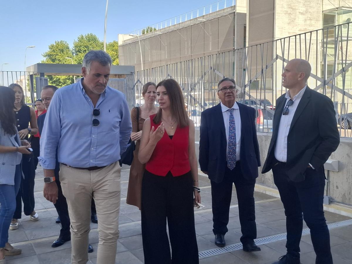 Entregadas las llaves de las 24 viviendas sociales a las familias beneficiarias