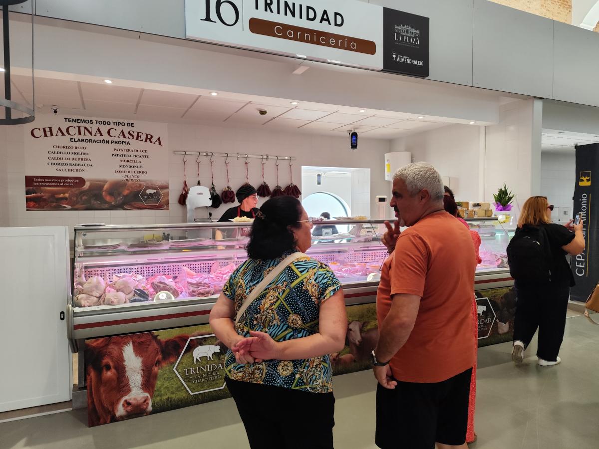 Dos nuevos puestos del mercado municipal han sido ya adjudicados