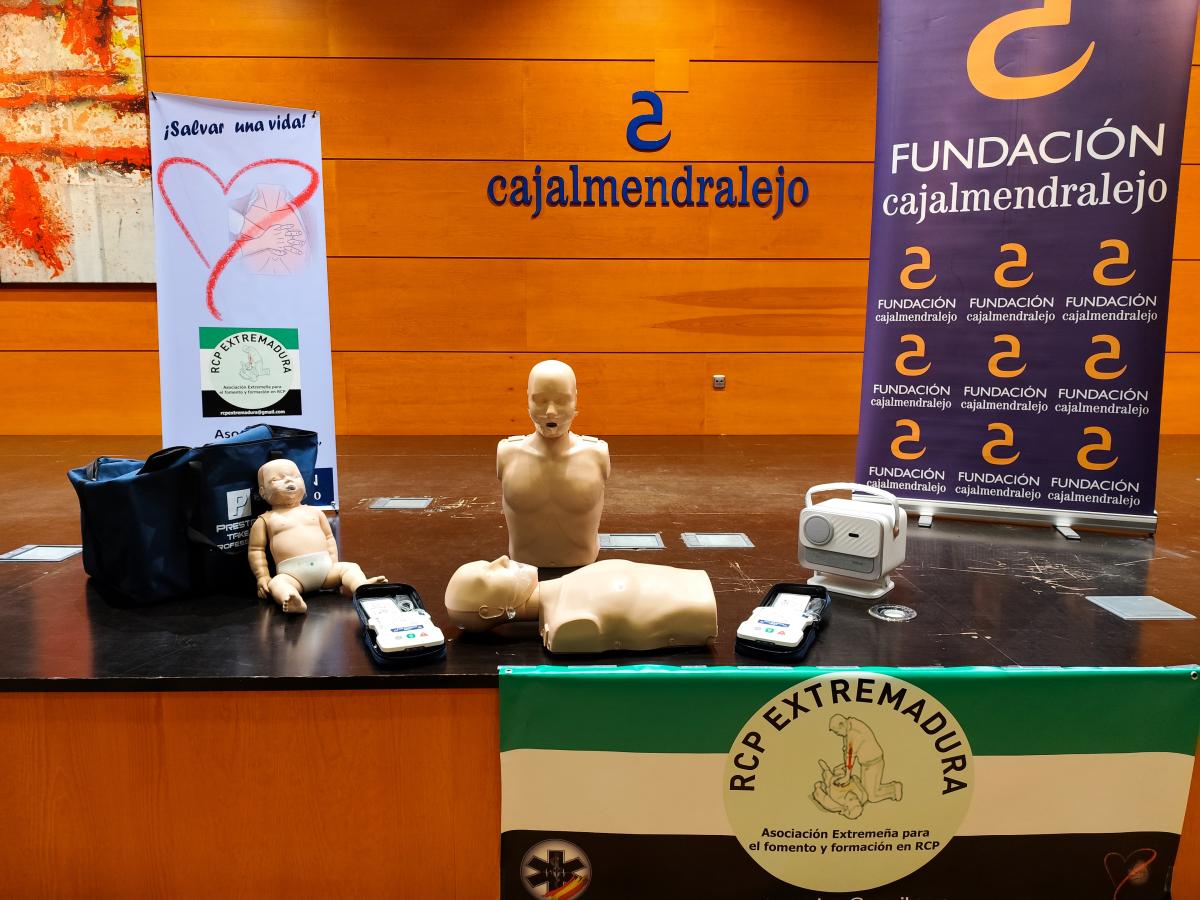 La asociación RCP Extremadura ofrece formación a la Policía Local de Almendralejo