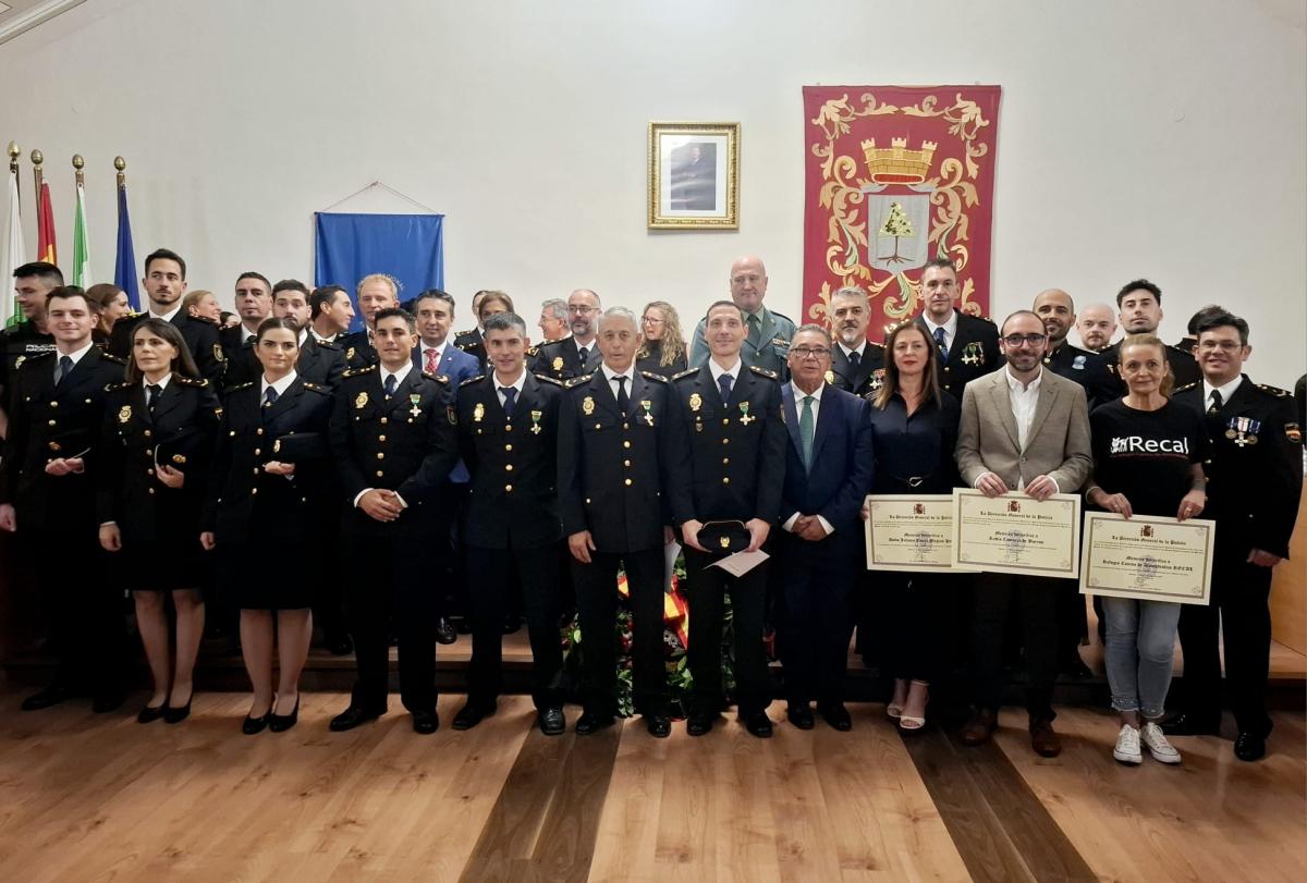 La Policía Nacional distingue a Recal, la Guardia Civil, Juliana Megías y Radio Comarca