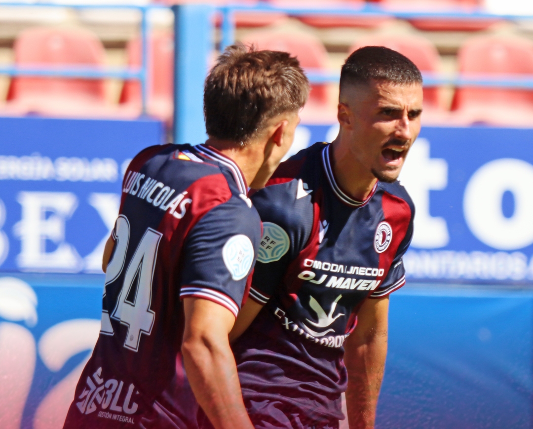 El Extremadura continúa líder tras su empate frente al UCAM Murcia