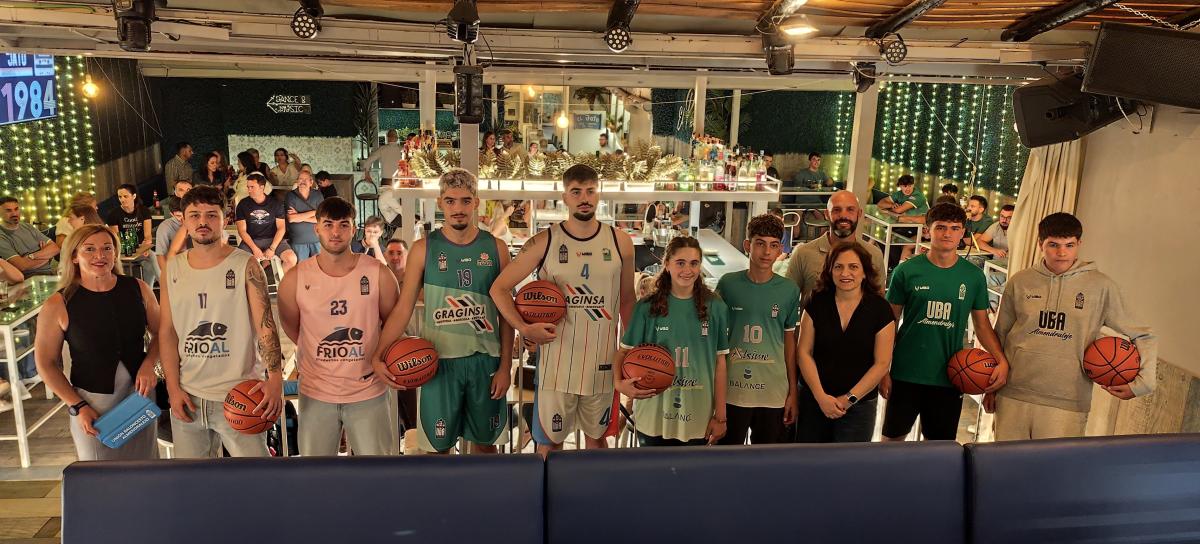 Unión Baloncesto Almendralejo presenta la nueva equipación de la temporada