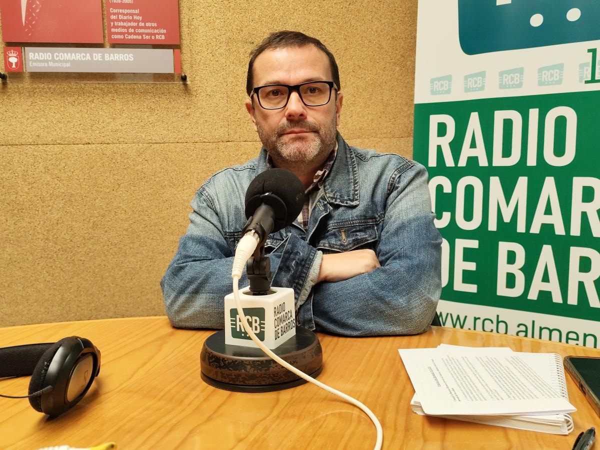 Hernández responde al PP afirmando que el autobús cumple con los pliegos