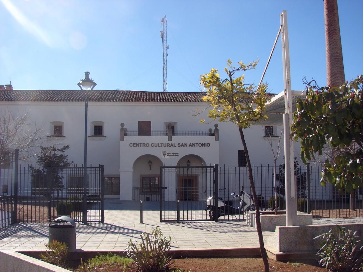 La biblioteca municipal programa una sesión de noche para adultos