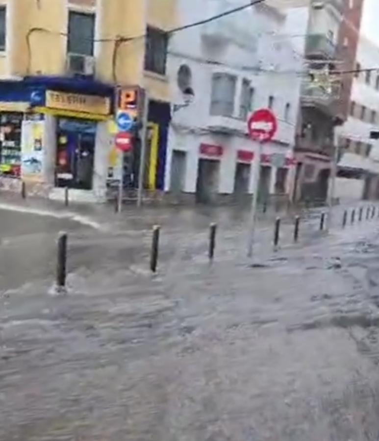 La tromba de agua deja calles cortadas, locales anegados y parques cerrados