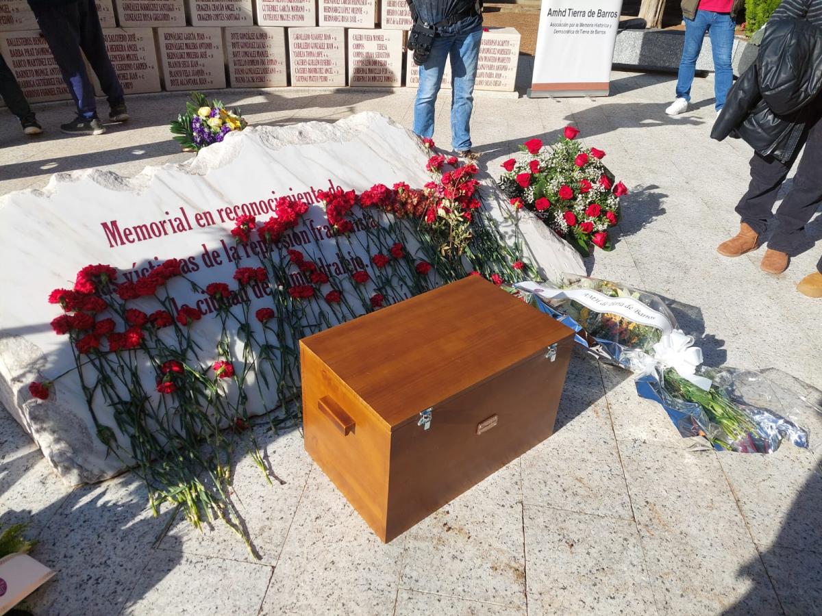 Reinhumados los restos procedentes de Baleares de un vecino víctima del franquismo