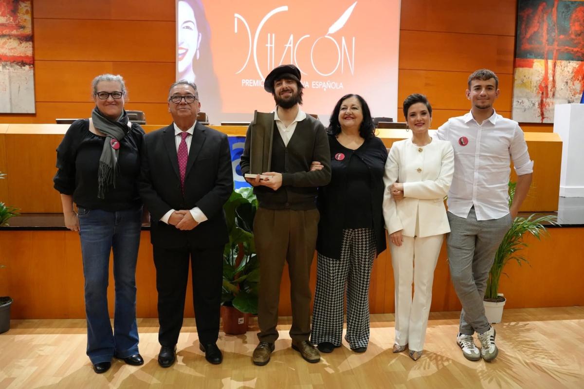 David Uclés recoge el premio Dulce Chacón por ‘La península de las casas vacías’