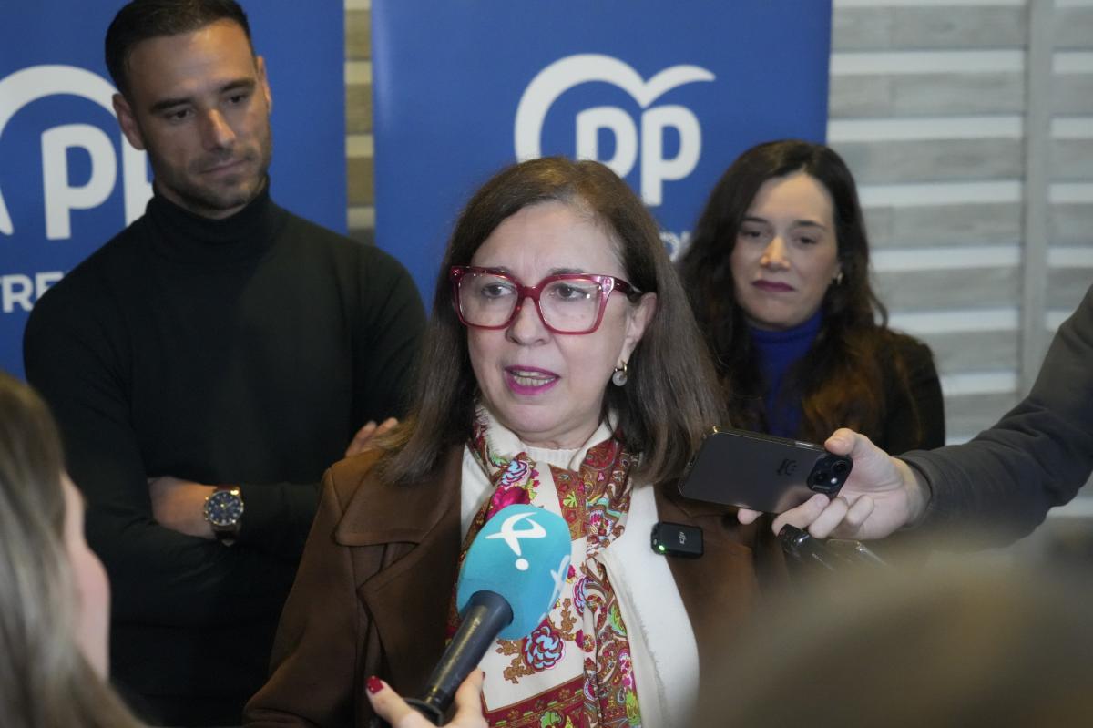 La vicesecretaria de agricultura del PP de Extremadura, Mercedes Morán se reúne con agricultores y ganaderos en Almendralejo