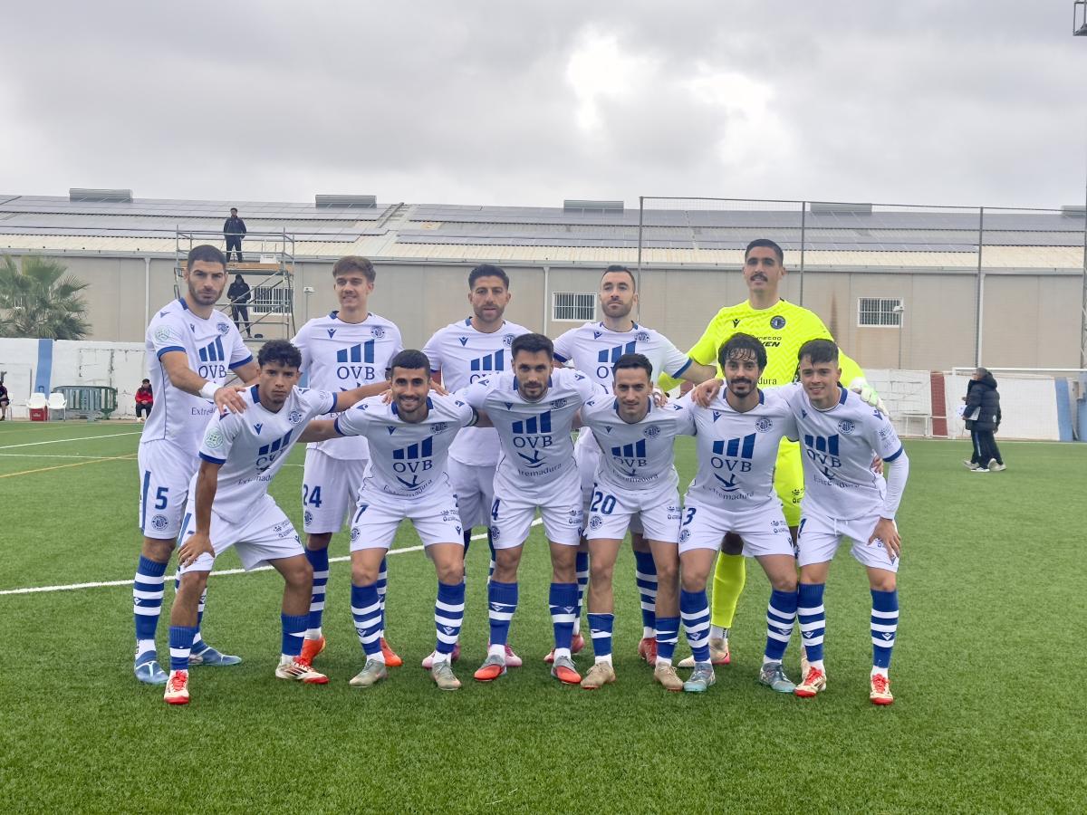 El Extremadura se conforma con un “competido empate” ante el Deportiva Minera