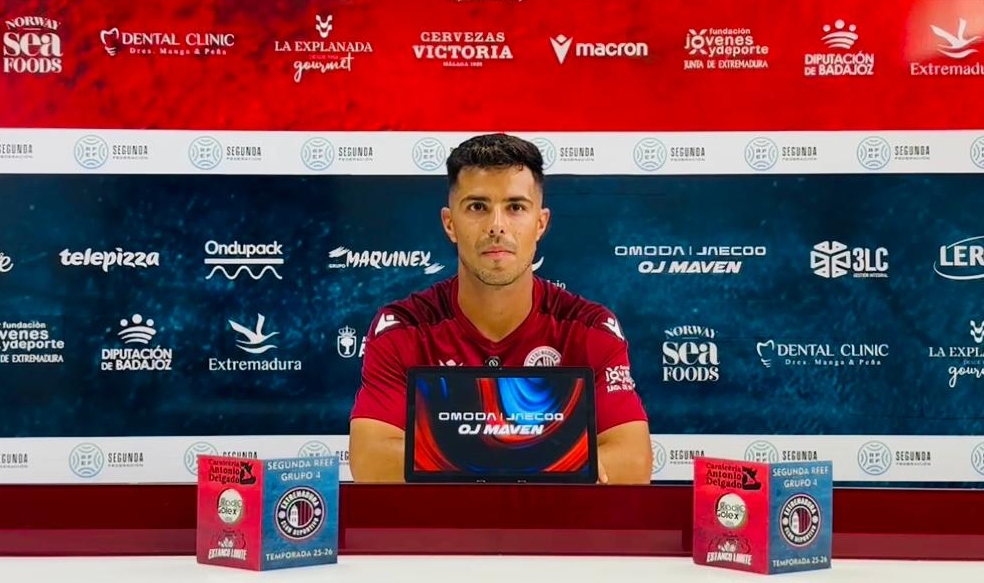 El Extremadura anuncia la renovación del jugador Fran Rosales