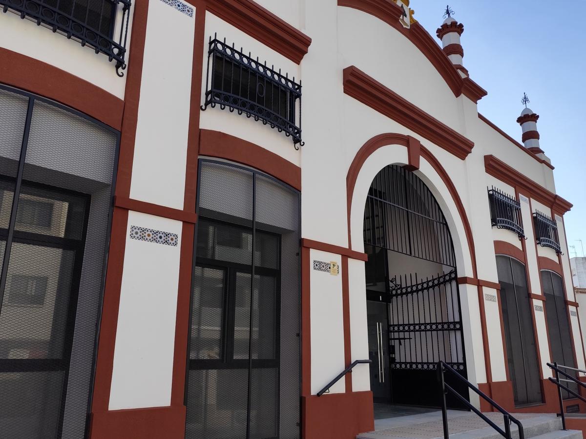 El Ayuntamiento espera la resolución de una subvención para los espacios cerrados del mercado
