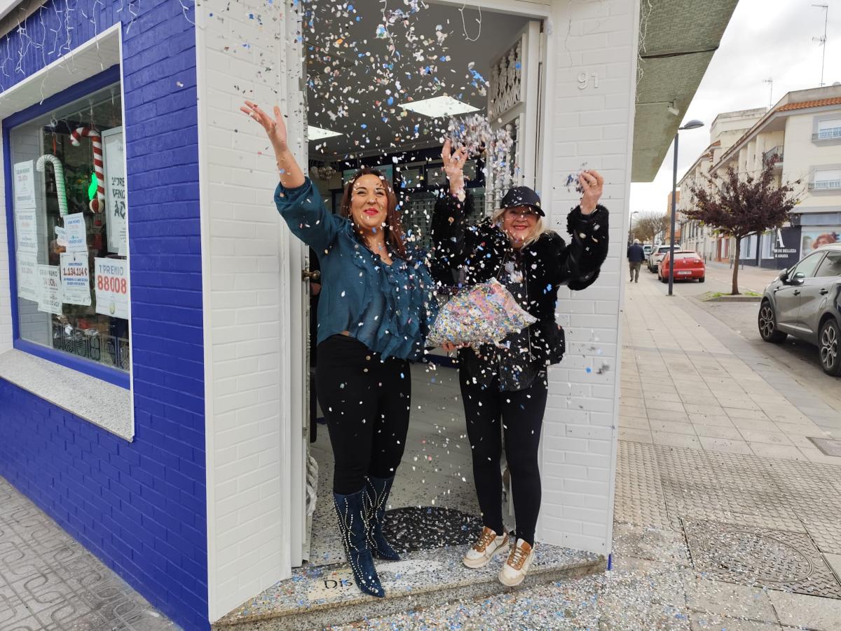 La administración Paqui Alfaro reparte el quinto premio de la lotería de Navidad