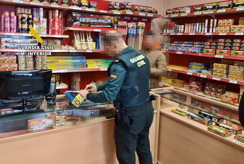 Retirados más de 4.000 artículos de pirotecnia entre Almendralejo y Villanueva