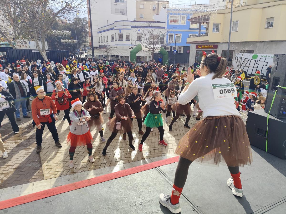 La San Silvestre solidaria llenó de color las calles de Almendralejo 