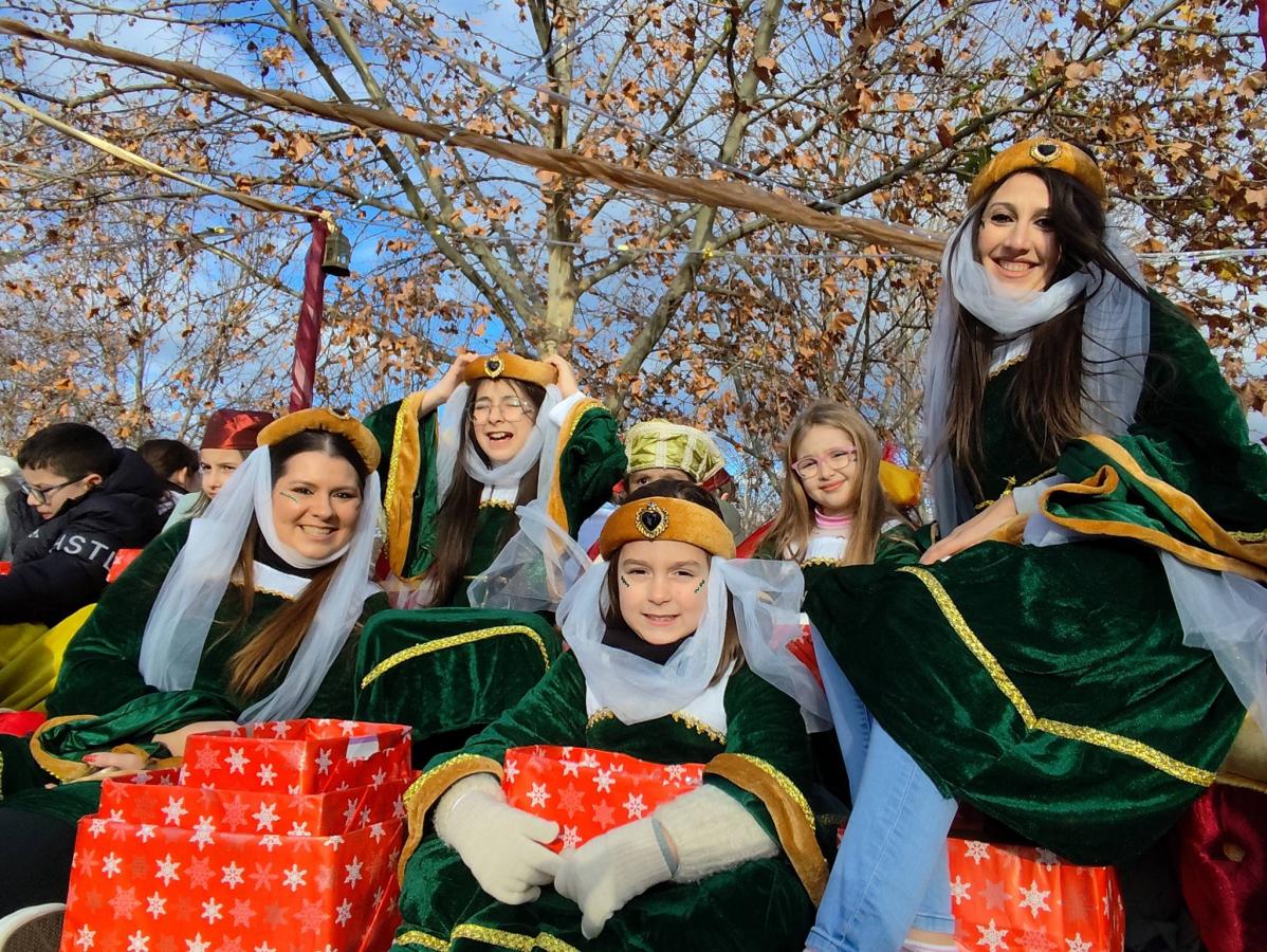 Los Reyes Magos llevaron  la ilusión a los niños en su tradicional cabalgata