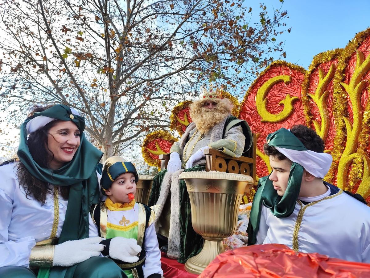Los Reyes Magos llevaron  la ilusión a los niños en su tradicional cabalgata