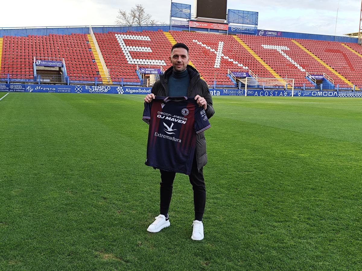Presentado David Rocha como nuevo entrenador del CD Extremadura