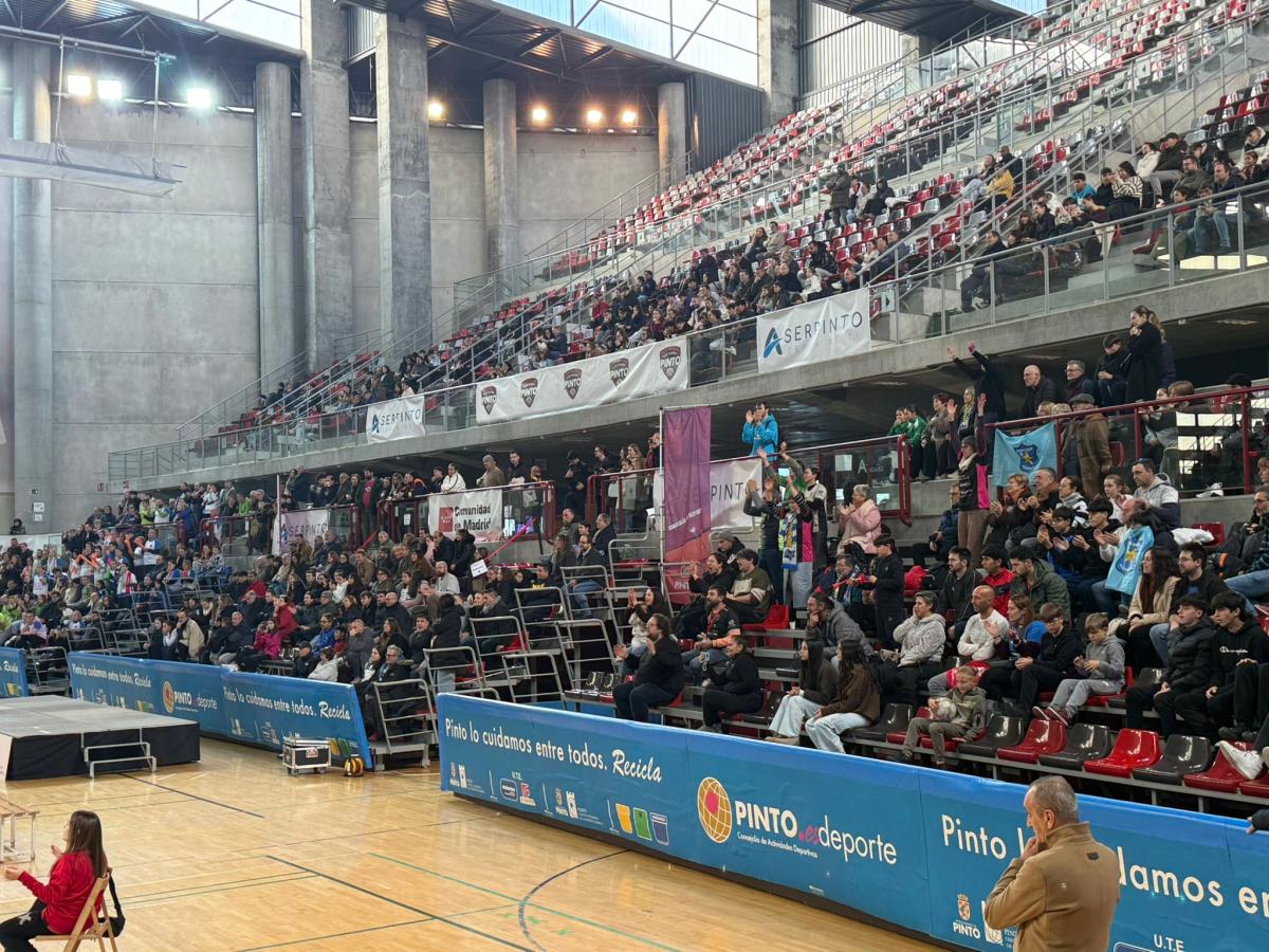 CV Almendralejo aprieta al líder pero se queda a las puertas de sumar