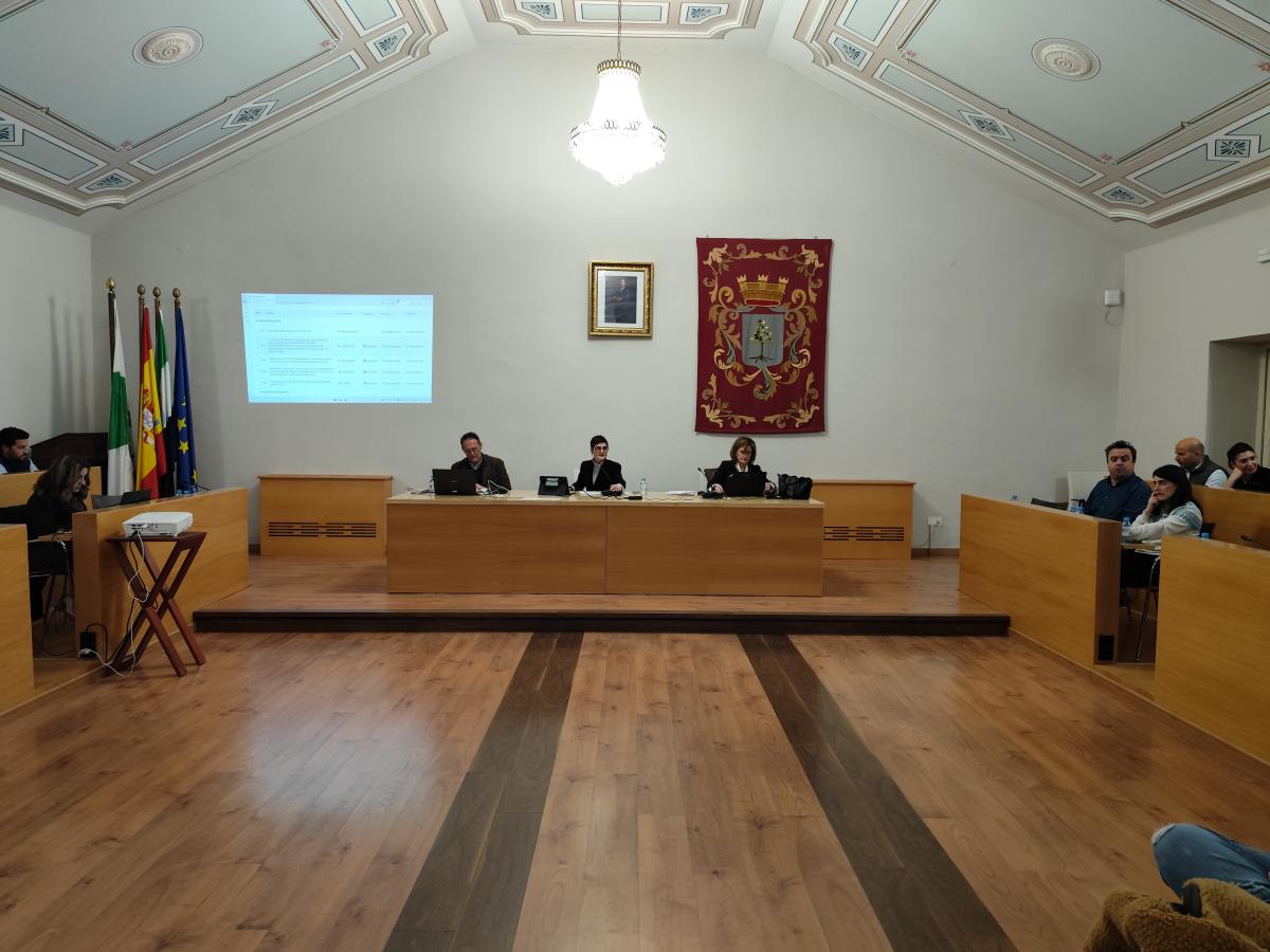 El Pleno aprueba varias mejoras en las condiciones de empleados municipales