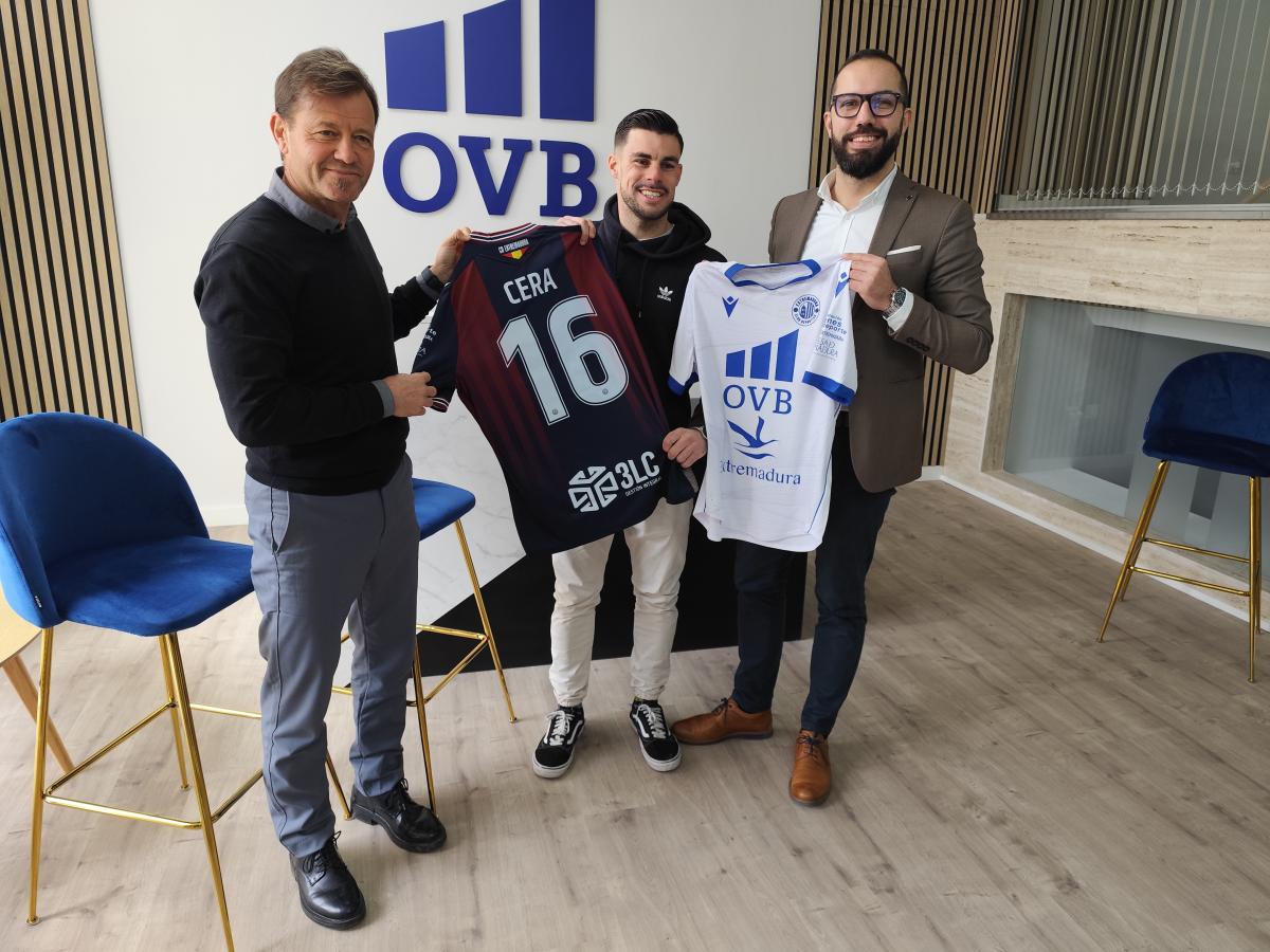 El futbolista Miguel Ángel Cera ya viste la camiseta azulgrana