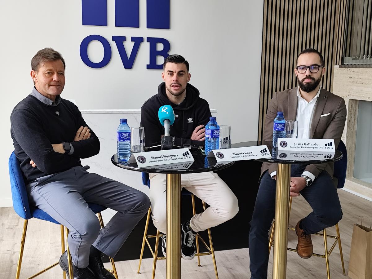 El futbolista Miguel Ángel Cera ya viste la camiseta azulgrana